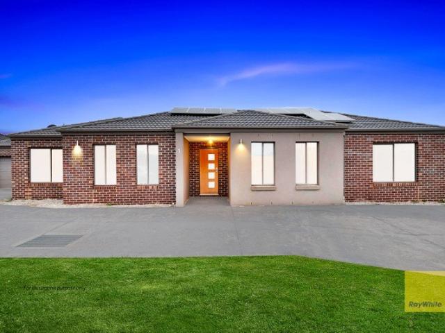 Comfortable Family Living with Solar Panels & Multiple Living Areas