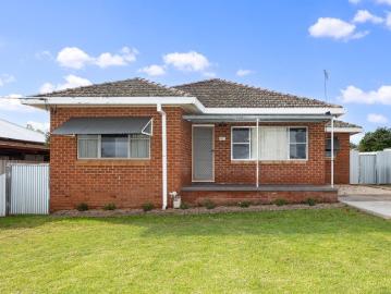 Comfortable Family Living with Space, Shedding & Great Outdoor Entertaining