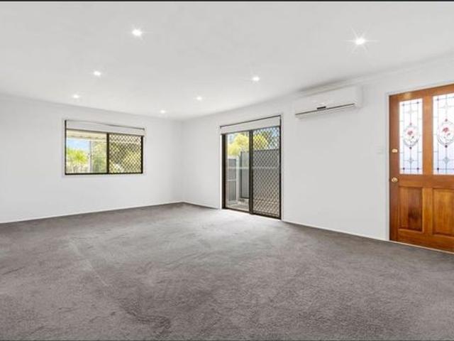 Comfortable Family Living with Plenty of Space!
