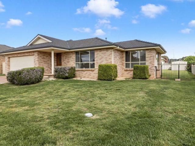 Comfortable Family Living With Room To Make It Your Own