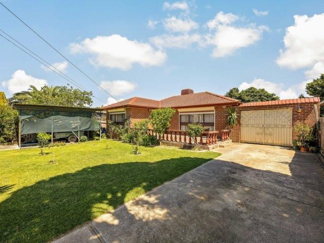 Comfortable Family Living with Three Car Parking!