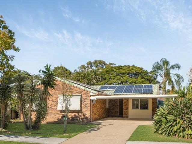 Comfortable Family Living with Versatile Spaces in Moreton Downs!