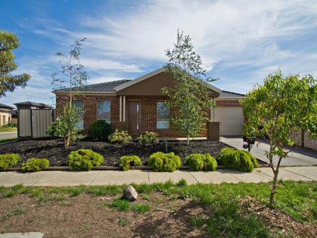 Comfortable Family Living 3 Bed, 2 Bath with Garage