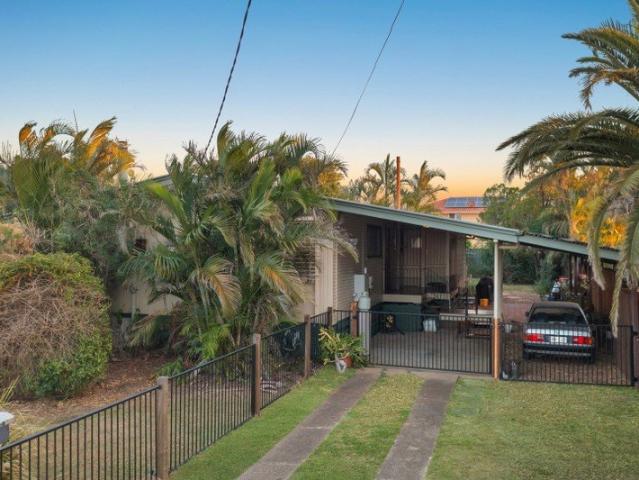 COMFORTABLE FIRST HOME IN FLINDERS VIEW