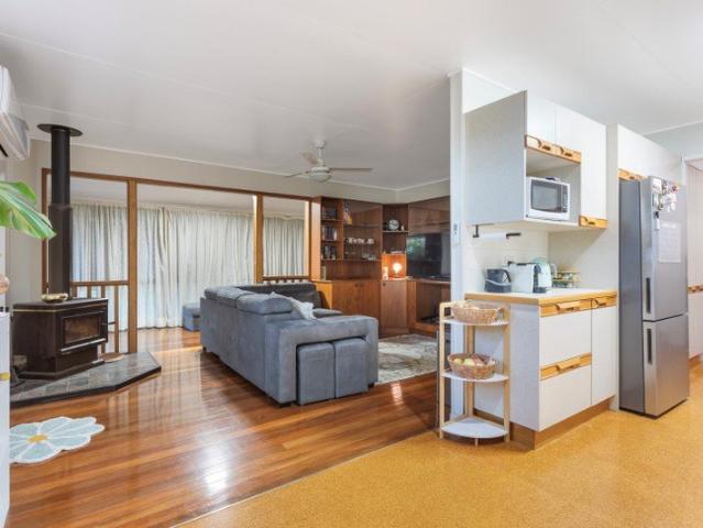 COMFORTABLE FIRST HOME IN FLINDERS VIEW
