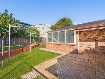 Comfortable Flat with Private Courtyard