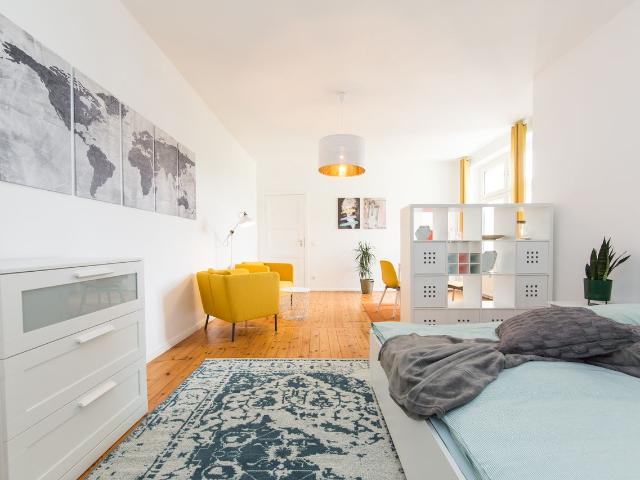 Comfortable, fully furnished studio, Berlin Amsterdam Apartments for Rent