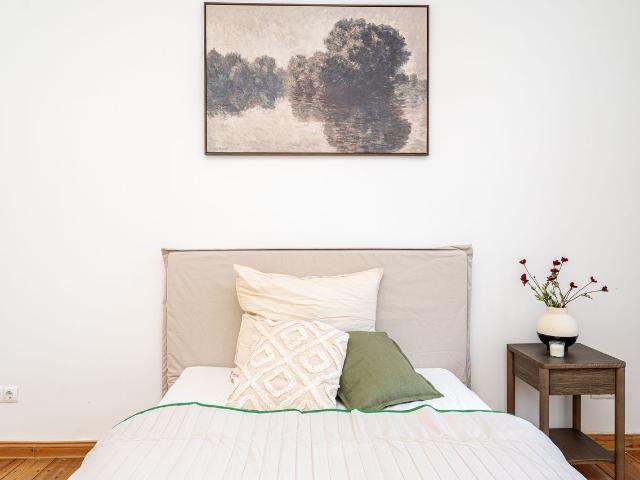 Comfortable, fully furnished studio, Berlin Amsterdam Apartments for Rent