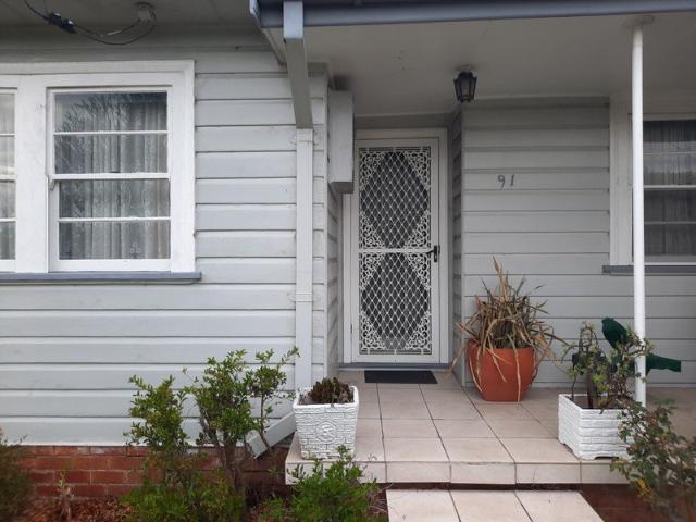 COMFORTABLE FURNISHED 3 BEDROOM HOUSE