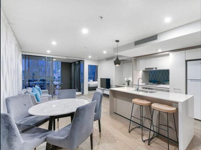 Comfortable furnished 3 Bedrooms + 2 Bathroom + 1 Car Park Apartment at $1320 per week+ Furniture Rent: $50pw!