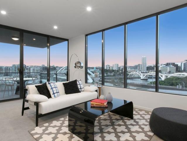 Comfortable Furnished 2 Bedroom + 2 Bathroom + Car Park Apartment at $920 per week + $50 per week furniture rent!