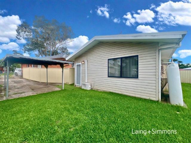 Comfortable granny flat in convenient location