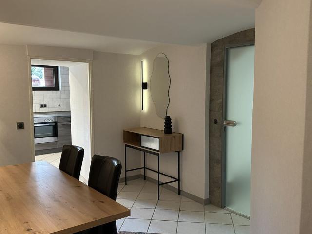 Comfortable Hideaway in Solingen’s Heart – Tastefully Furnished Basement Flat, Solingen Amsterdam Apartments for Rent