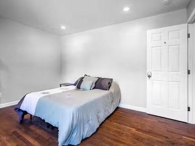 Comfortable & high quality Decatur House with Backyard id. 32.