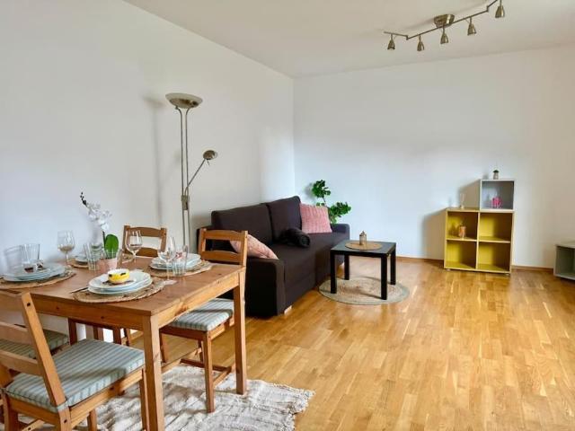 Comfortable Home near Airport with free parking