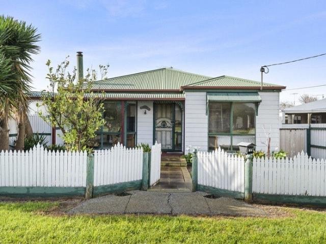 COMFORTABLE HOME CLOSE TO THE BEACH!