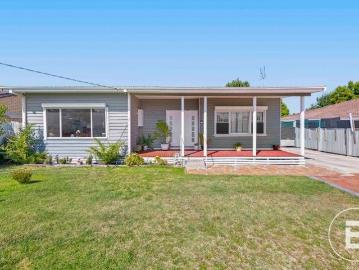 Comfortable Home with Rumpus Room & Rear Lane Access