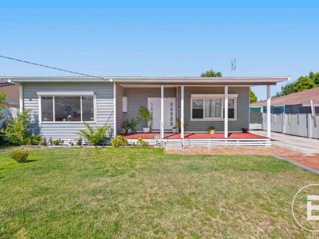 Comfortable Home with Rumpus Room & Rear Lane Access