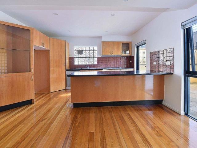 Comfortable Inner City Living in the Heart of Moonee Ponds