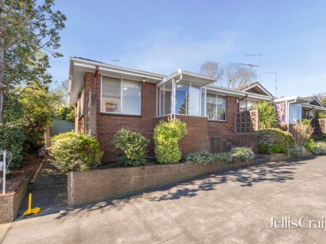Comfortable, Light Filled Living in a Convenient Black Hill Location