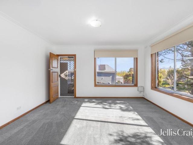 Comfortable, Light Filled Living in a Convenient Black Hill Location
