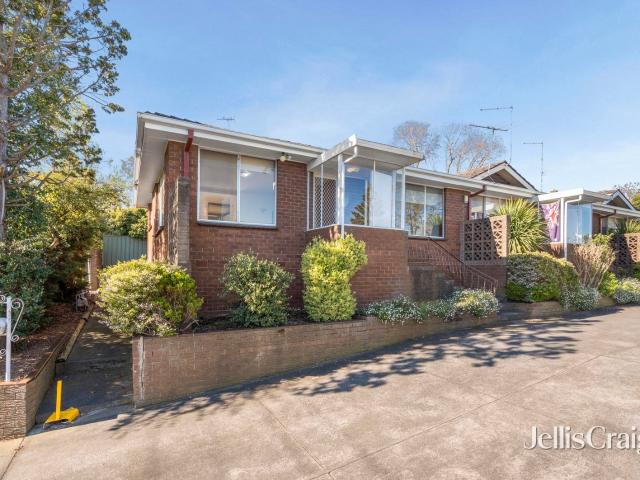 Comfortable, Light Filled Living in a Convenient Black Hill Location