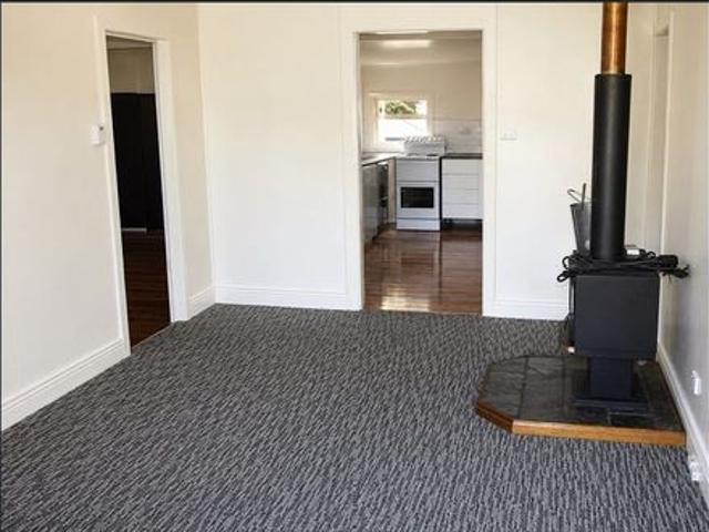 Comfortable Living Close to Schools & Shops