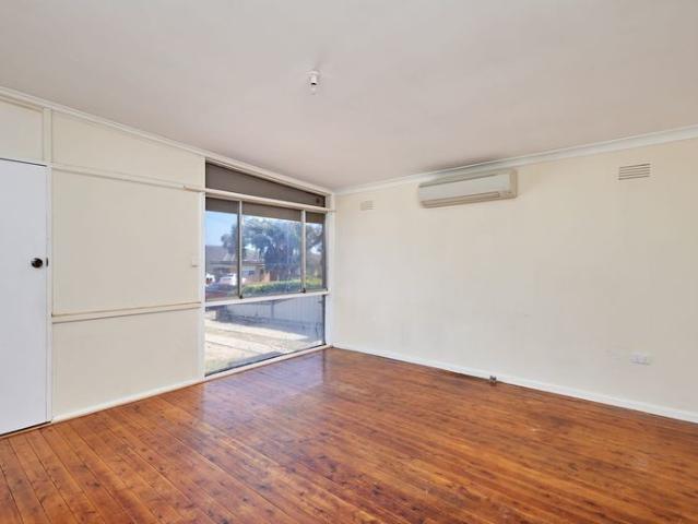 COMFORTABLE LIVING, CLOSE TO SHOPS & SCHOOLS