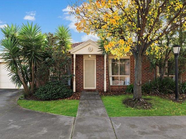 COMFORTABLE LIVING IN CONVEINET CARRUM DOWNS LOCATION!