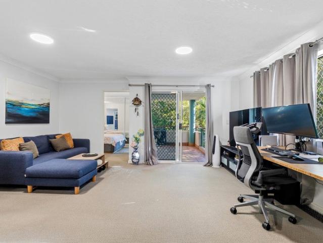 Comfortable Living in a Central Taringa Location
