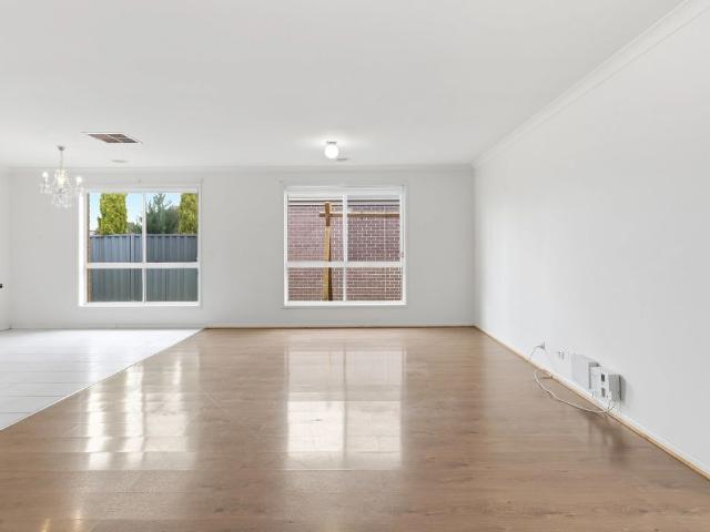 Comfortable Living in a Convenient Manor Lakes