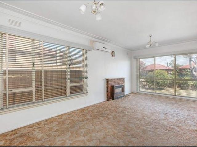 Comfortable Living in a Convenient Altona North Location!