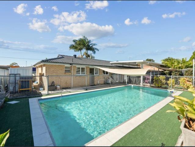 Comfortable Living in a Convenient Bracken Ridge Location!