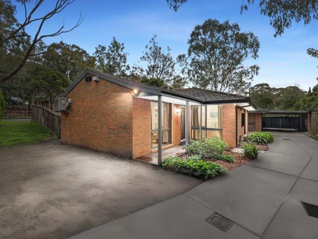 Comfortable Living in a Convenient Briar Hill Location