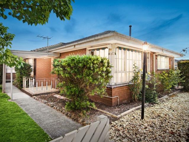 Comfortable Living in a Convenient Forest Hill Location