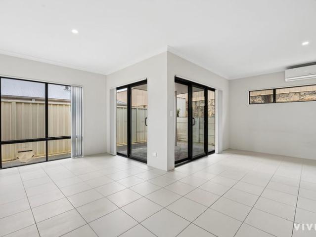 Comfortable Living in a Convenient Sinagra Location!