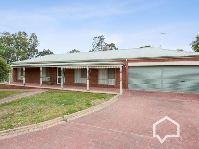 Comfortable Living in a Convenient Spring Gully Location