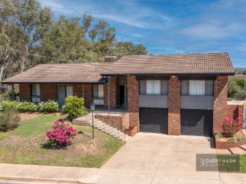 COMFORTABLE LIVING IN A DESIRABLE LOCATION