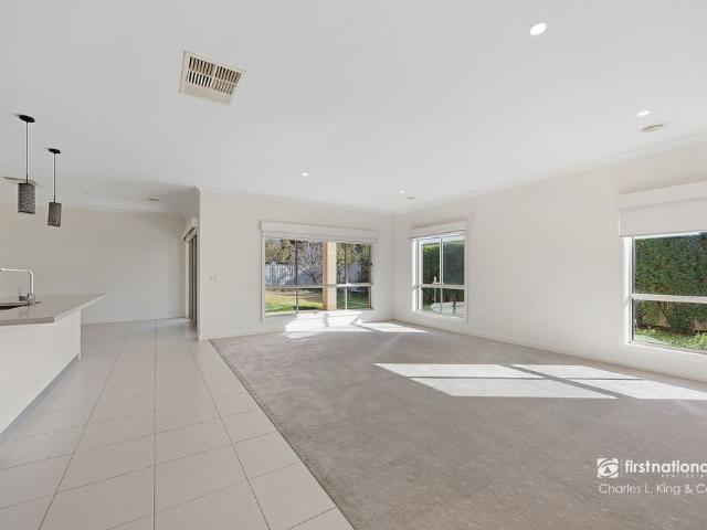 Comfortable Living in a great location!