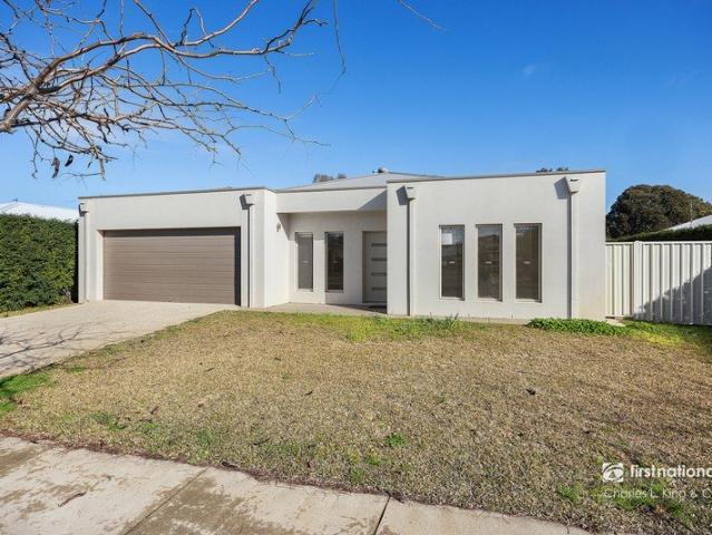 Comfortable Living in a great location!