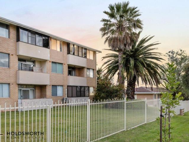 Comfortable Living in a Leafy Yokine Setting