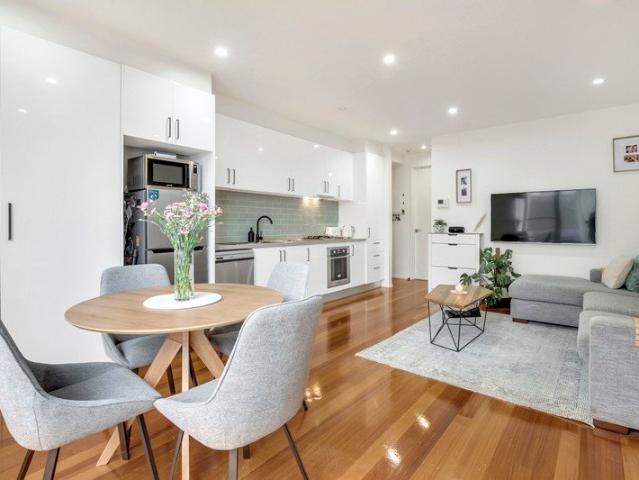 Comfortable living in a prime Thornbury location