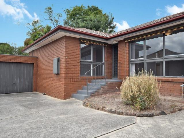 COMFORTABLE LIVING IN A PRIME EAST RINGWOOD LOCATION
