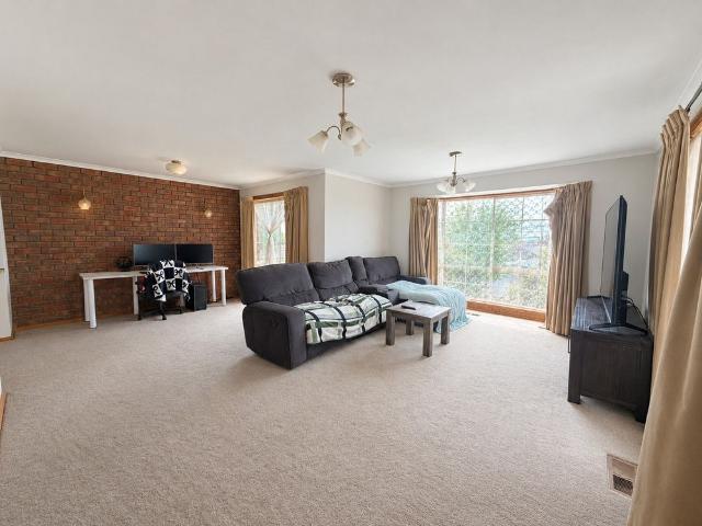 Comfortable Living in a Prime Hamlyn Heights Location