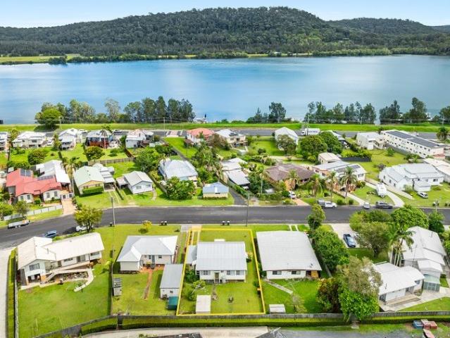 Comfortable Living in a Prime Maclean Location