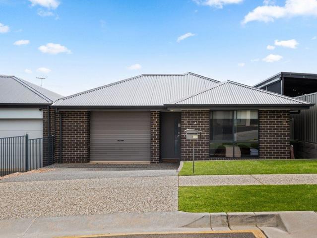 Comfortable Living in a Quiet Court Location