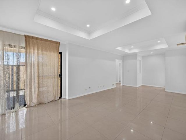 COMFORTABLE LIVING IN NOLLAMARA