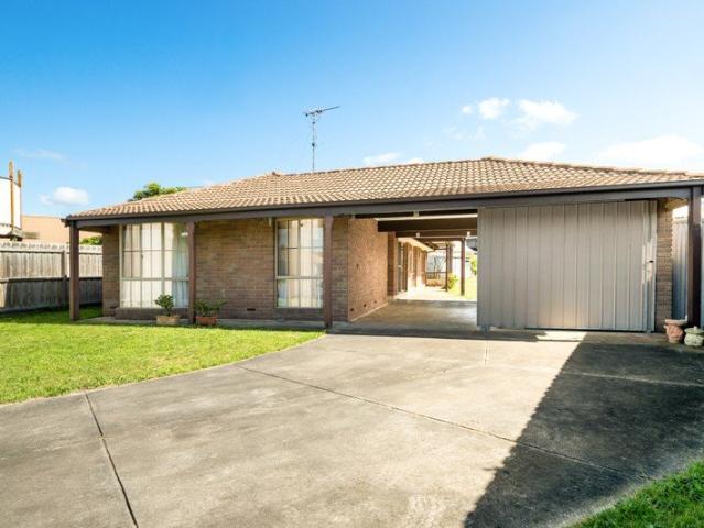Comfortable living in quite court location