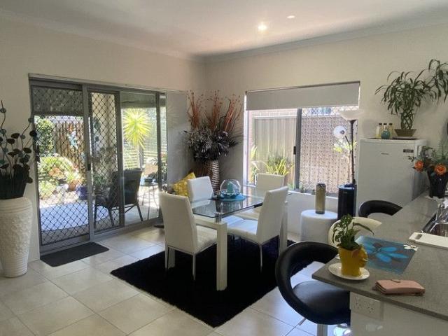 Comfortable Living In Whimbrel Crescent!