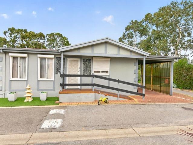 Comfortable Living in the Heart of Hillier Park